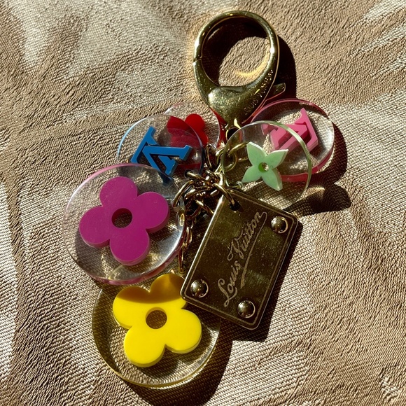 🌼Louis Vuitton Resin Candy Fleurs Bag Charm🌸 - Picture 2 of 5